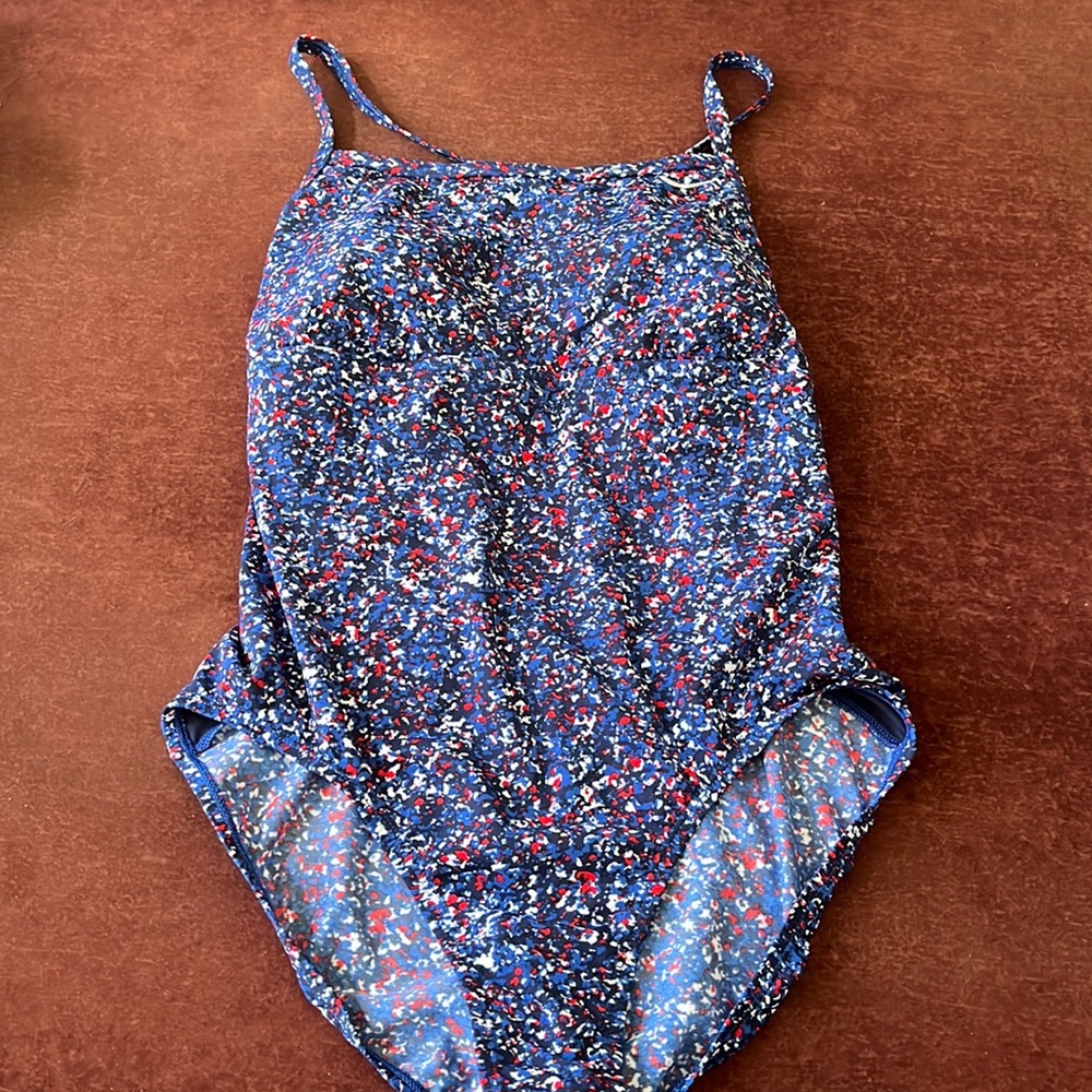 Nike Women’s 1 Piece Bathing Suit